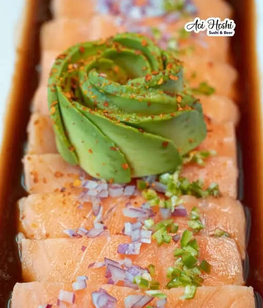 Sashimi de salmón fresco